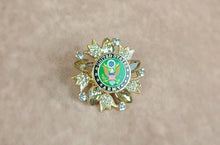 Load image into Gallery viewer, United States Army Gold Leaf Brooch