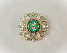 Load image into Gallery viewer, United States Army Gold Pearl Brooch
